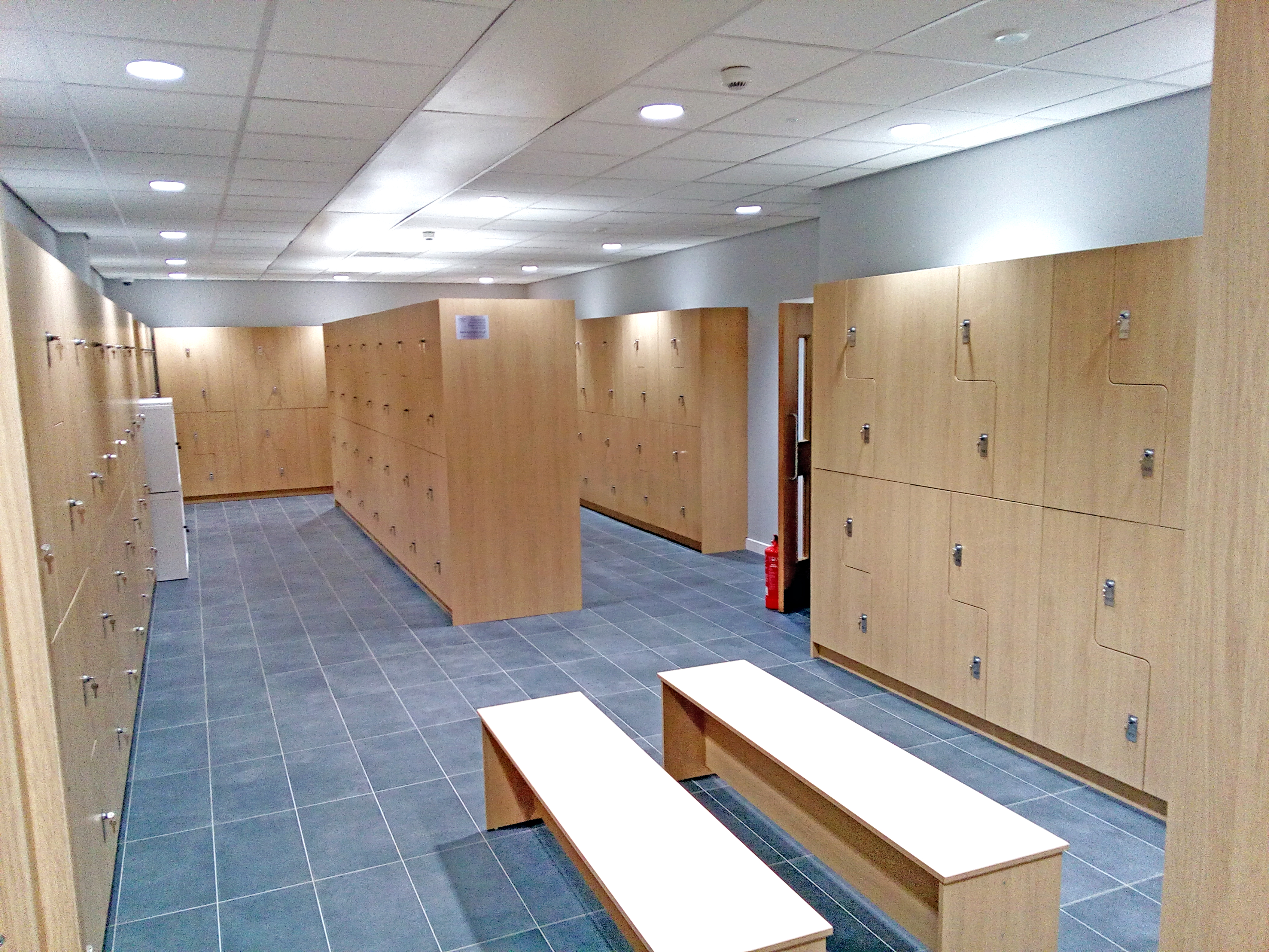 Space-saving Z Lockers